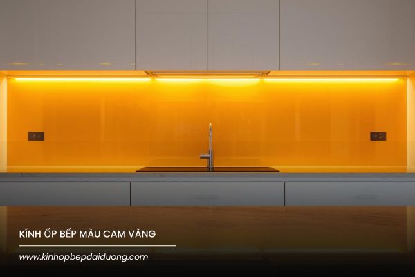 Kính ốp bếp màu cam vàng