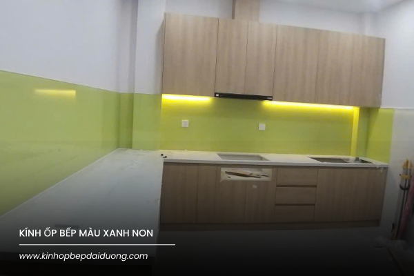 Kính ốp bếp màu xanh non