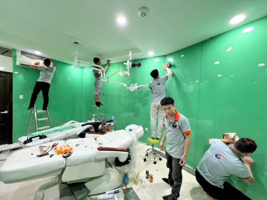 kính ốp phòng phẩu thuật