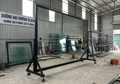 guong soi phong tap di dong khung sat den co banh xe tai xuong dai duong glass 1